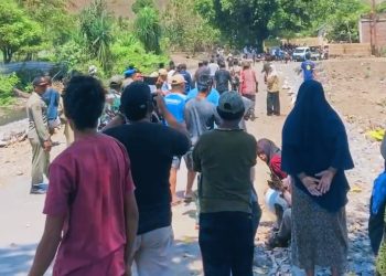 Banjir Wera-Ambalawi Menyisakan Luka, Warga Blokade Jalan Tuntut Tindakan Nyata Gubernur NTB dan DPRD