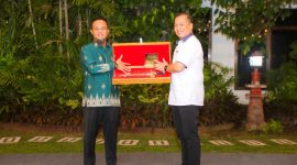 Gubernur Nusa Tenggara Barat (NTB)  Lalu Muhamad Iqbal dan Gubernur Sulawesi Selatan (Sulsel) Andi Sudirman Sulaiman saat menggelar silaturahmi dan Pertemuan di Pendopo Gubernur NTB. Kedua Pemimpin tersebut sepakati Berkomitmen jalin Kerjasama.