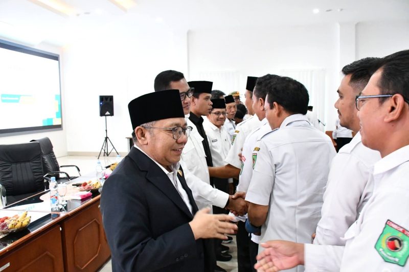 Bupati Lombok Utara, Dr. H. Najmul Akhyar, S.H., M.H., melantik dan mengambil sumpah jabatan 58 pejabat di lingkungan Pemerintah Daerah Kabupaten Lombok Utara (KLU)