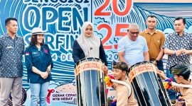Wakil Gubernur NTB, Hj. Indah Dhamayanti Putri, resmi membuka Surfing Open Senggigi 2025 yang digelar di kawasan wisata Senggigi, Hotel Merumata