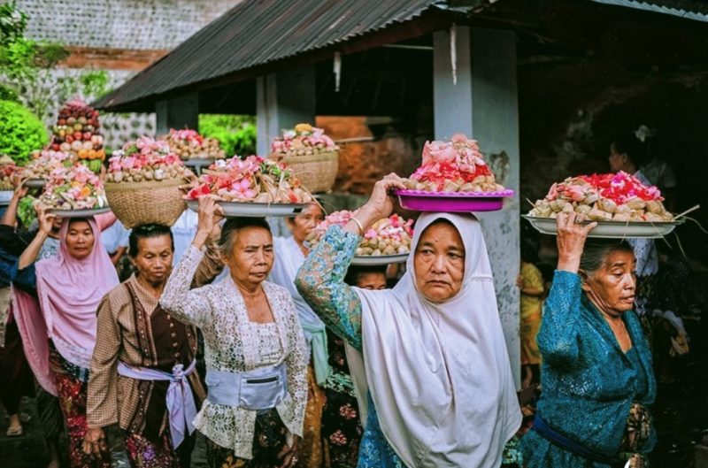 Tradisi budaya Pujawali dan Perang Topat Lingsar resmi terpilih dan masuk dalam daftar 110 Kharisma Event Nusantara (KEN) 2025 yang ditetapkan oleh Kementerian Pariwisata dan Ekonomi Kreatif (Kemenparekraf) Republik Indonesia.