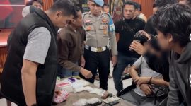 Tim Opsnal Satuan Reserse Narkoba Polres Bima Kota kembali mencetak prestasi besar dalam upaya memberantas Narkoba.

Pada operasi senyap yang berlangsung Sabtu malam (6/12/2025) sekitar pukul 19.30 WITA, petugas berhasil menggagalkan peredaran Narkotika jenis sabu dan mengamankan barang bukti dengan berat total 502,93 gram.