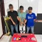 Foto: Tiga Pelaku yang terjaring dalam Operasi pemberantasan Narkotika di Kabupaten Dompu. Tiga orang terduga pelaku penyalahgunaan Narkotika jenis Sabu berhasil diamankan di sebuah Kos di Desa Soriutu, Kecamatan Manggelewa (ist)