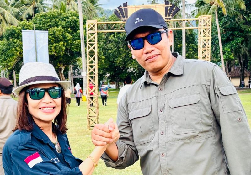 Ketua Persatuan Selancar Ombak Indonesia (PSOI) Provinsi NTB dan Kepala Dinas Pariwisata (Dispar) Provinsi NTB