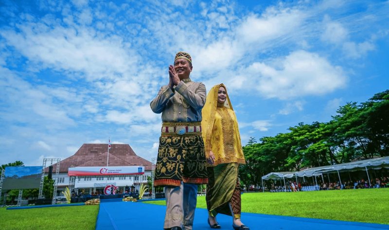 Gubernur dan Wakil Gubernur NTB Lalu Muhamad Iqbal dan Hj Indah Dhamayanti Putri di HUT ke-67 NTB 