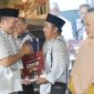 Pemerintah Provinsi Nusa Tenggara Barat (NTB) menggelar malam munajat dan doa bersama dalam rangka memperingati Hari Ulang Tahun (HUT) ke-67 Provinsi NTB. Acara yang berlangsung penuh kehangatan dan kekhidmatan ini dirangkaikan dengan doa, hiburan musik religi, serta penyerahan secara simbolis 18 paket umrah gratis dan satu unit sepeda motor oleh Gubernur NTB, Lalu Muhamad Iqbal, kepada para tokoh pengabdi dan insan berdedikasi di halaman Kantor Gubernur NTB