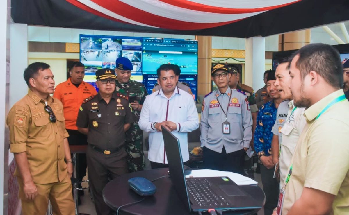Pj Sekda NTB, Lalu Moh Faozal saat melakukan pemantauan intensif selama pelaksanaan pengamanan Natal 2025 dan Tahun Baru 2026 (Nataru)