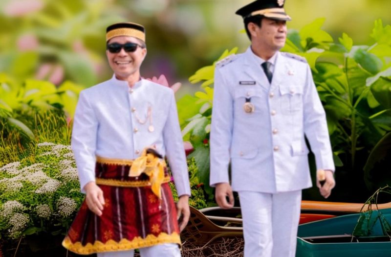 Ketua DPRD Kabupaten Dompu Ir Muttakun dan Bupati Dompu.