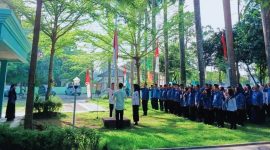 Upacara Bendera dihalaman Kantor DLHK Provinsi NTB 
