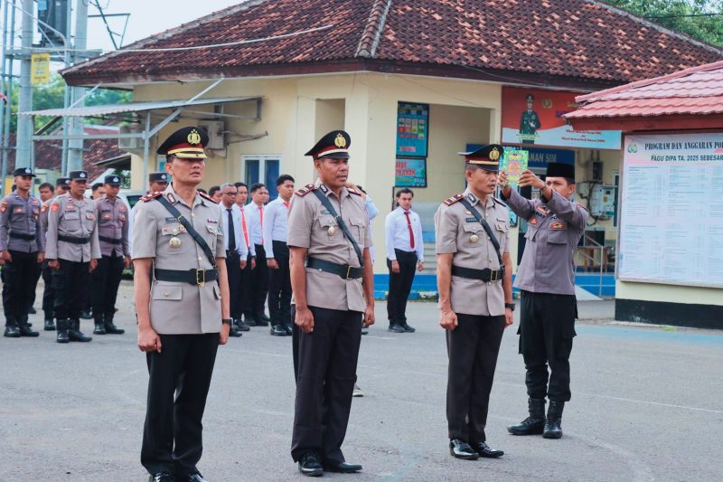 Polres Dompu menggelar Upacara Serah Terima Jabatan (Sertijab) Wakapolres Dompu, Kapolsek Kempo, dan Kapolsek Pekat