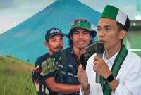 Ketua Umum Badko HMI Bali-Nusra, Caca Handika, dan Korban Saudara Kifen dan Orang Tua Korban 