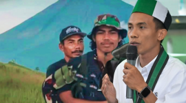 Ketua Umum Badko HMI Bali-Nusra, Caca Handika, dan Korban Saudara Kifen dan Orang Tua Korban 