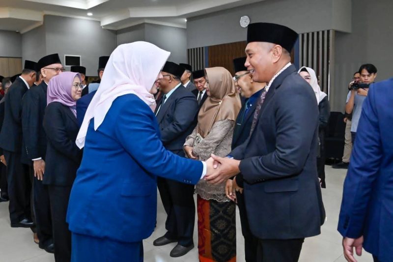 Gubernur Nusa Tenggara Barat (NTB) Lalu Muhamad Iqbal melakukan perombakan besar-besaran jajaran pejabat eselon II dan III di lingkungan Pemerintah Provinsi NTB.