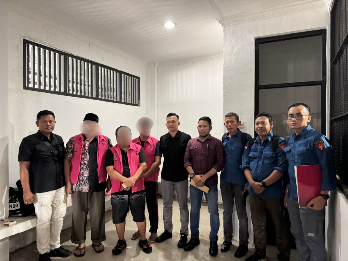 Penyidik Subdit Tipidkor Ditreskrimsus Polda NTB melimpahkan berkas perkara dan tiga tersangka kasus dugaan korupsi pembangunan Puskesmas Batu Jangkih, Lombok Tengah, ke Kejaksaan Tinggi NTB, Kamis (8/1/2026).