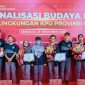 Komisi Pemilihan Umum (KPU) Provinsi Nusa Tenggara Barat (NTB) memberikan apresiasi kepada Aparatur Sipil Negara (ASN) berprestasi serta ASN yang memasuki masa purna tugas dalam kegiatan Internalisasi Budaya Kerja.