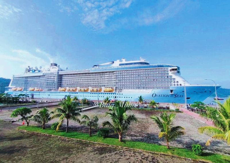 Kapal pesiar Ovation of the Seas menjadi kapal pesiar terbesar yang singgah di Pelabuhan Gili Mas, Lembar, Lombok Barat, pada awal 2026.
