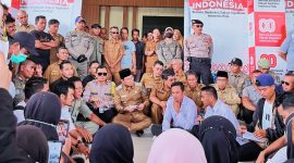 Bupati Dompu Saat Menerima Aksi Honorer Dompu 