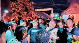 Aksi protes berupa penutupan akses jalan umum sempat terjadi di Jalan Lintas Sumbawa-Bima, tepatnya di Desa O’o, Kecamatan Dompu