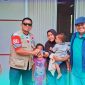 Petugas BPBD Kabupaten Bima bersama warga korban banjir bandang di Kecamatan Wera dan Ambalawi saat melakukan pengecekan fisik sekaligus penyerahan kunci Hunian Sementara (Huntara) bantuan BNPB