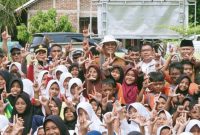 Pemerintah Kabupaten Sumbawa. Melalui Gerakan ‘1 Siswa 1 Pohon’, lebih dari 6.700 siswa dari 12 kecamatan di Kabupaten Sumbawa ambil bagian dalam aksi penghijauan serentak sebagai bagian dari Program Sumbawa Hijau Lestari.