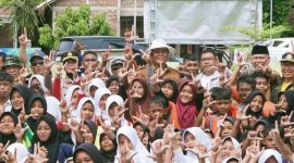 Pemerintah Kabupaten Sumbawa. Melalui Gerakan ‘1 Siswa 1 Pohon’, lebih dari 6.700 siswa dari 12 kecamatan di Kabupaten Sumbawa ambil bagian dalam aksi penghijauan serentak sebagai bagian dari Program Sumbawa Hijau Lestari.