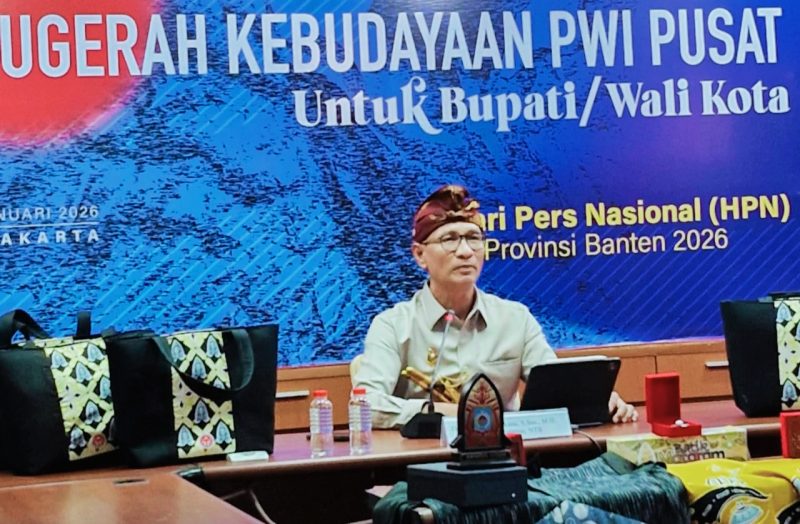 Wali Kota Mataram, H. Mohan Roliskana, saat menyampaikan presentasi di hadapan Dewan Juri. Ia resmi ditetapkan sebagai penerima Anugerah Kebudayaan Persatuan Wartawan Indonesia (PWI) Tahun 2026.