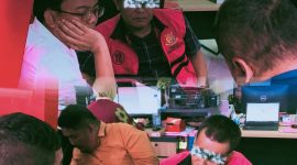 Jaksa Penyidik Bidang Pidana Khusus Kejati NTB menyerahkan tersangka dan barang bukti kasus dugaan gratifikasi DPRD NTB periode 2024-2029 kepada Jaksa Penuntut Umum Kejari Mataram dalam pelimpahan tahap II, Kamis (15/1/2026).