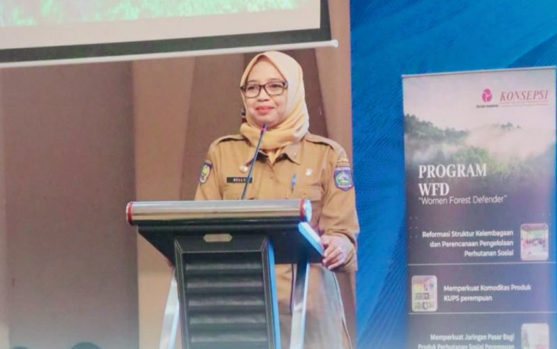 Kepala Bappeda Provinsi NTB, Baiq Nelly Yuniarti, saat membuka Lokakarya Inisiasi Pembentukan Forum Perempuan Penjaga dan Pengelola Hutan Indonesia (FP3HI) di Hotel Aston Inn, Selasa (13/1/2026).