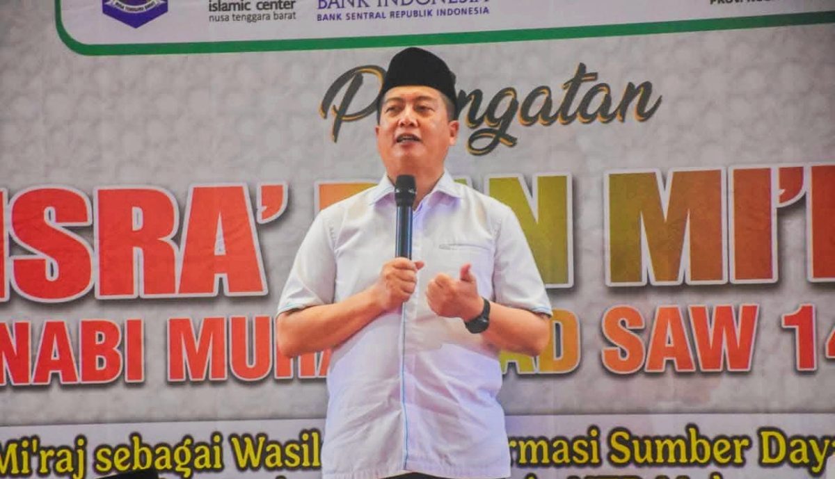 Gubernur Nusa Tenggara Barat Lalu Muhamad Iqbal saat menghadiri peringatan Isra’ Mi’raj Nabi Muhammad SAW di Masjid Islamic Center Mataram, Kamis (15/1/2026).