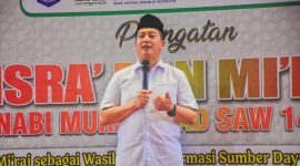 Gubernur Nusa Tenggara Barat Lalu Muhamad Iqbal saat menghadiri peringatan Isra’ Mi’raj Nabi Muhammad SAW di Masjid Islamic Center Mataram, Kamis (15/1/2026).