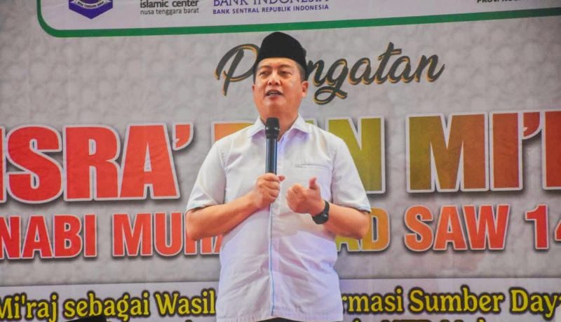 Gubernur Nusa Tenggara Barat Lalu Muhamad Iqbal saat menghadiri peringatan Isra’ Mi’raj Nabi Muhammad SAW di Masjid Islamic Center Mataram, Kamis (15/1/2026).