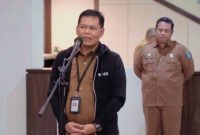 Pj Sekda Provinsi NTB Lalu Muh. Faozal saat memimpin apel pagi dan menyampaikan arahan Gubernur NTB kepada jajaran Direksi, Manajemen, serta Civitas Hospitalia RSUD Provinsi Nusa Tenggara Barat.