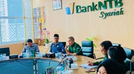 Kepala Dinas Koperasi UKM Provinsi NTB Wirawan Ahmad bersama jajaran Bank NTB Syariah saat Rapat Koordinasi Kemitraan Koperasi Desa/Kelurahan Merah Putih (KDKMP) di Kantor Pusat Bank NTB Syariah di Jalan Udayana, Kota Mataram, membahas percepatan operasional dan dukungan Pembiayaan Koperasi Desa.