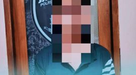 Terduga pelaku AKA (25) asal Lombok Timur diamankan Tim Resmob Sat Reskrim Polresta Mataram beserta barang bukti kipas angin dan kursi lipat hasil curian dari beberapa masjid di Kota Mataram, Senin (19/01/2026).