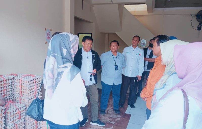 Tim Pengendalian Inflasi Daerah (TPID) Provinsi NTB melakukan inspeksi mendadak di Gudang Perum Bulog Wilayah NTB untuk memastikan ketersediaan dan stabilitas harga bahan pokok menjelang Ramadan, Rabu (20/1/2026).