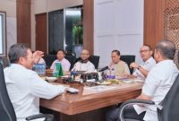 Gubernur NTB Lalu Muhamad Iqbal memimpin rapat koordinasi penanganan krisis sampah di TPA Regional Kebon Kongok bersama Wali Kota Mataram dan Bupati Lombok Barat, membahas perluasan landfill, percepatan waste to energy (WTE), serta skema pembagian anggaran 40–40–20.