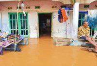 Kondisi permukiman warga di Kabupaten Sumbawa yang terendam banjir akibat hujan dengan intensitas tinggi, Jumat (23/1/2026). BPBD Provinsi NTB bersama BPBD Kabupaten Sumbawa dan aparat terkait melakukan asesmen serta penanganan darurat di sejumlah kecamatan terdampak.