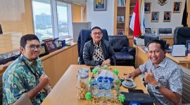 Kepala Dinas Kelautan dan Perikanan Provinsi NTB, Muslim, ST., M.Si., saat melakukan pertemuan koordinasi dengan Direktur Pengawasan Perikanan Sumber Daya Perikanan (PPSDP) Kementerian Kelautan dan Perikanan Republik Indonesia (KKP RI)  Halid K. Jusuf di Jakarta, membahas penguatan pengawasan usaha kelautan dan perikanan serta penyusunan Pergub sanksi administratif.