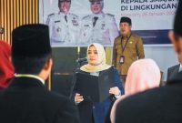 Wakil Gubernur Nusa Tenggara Barat, Hj. Indah Dhamayanti Putri (Umi Dinda), saat melantik dan mengambil sumpah jabatan 26 Kepala Sekolah SMA/SMK se-NTB di Kantor Dinas Pendidikan, Pemuda, dan Olahraga Provinsi NTB, Mataram, Senin (26/1/2026). Pelantikan tersebut menekankan integritas, profesionalisme, dan peningkatan mutu pendidikan di Nusa Tenggara Barat.