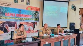 Kepala Dinas Peternakan dan Kesehatan Hewan Provinsi NTB, Muhamad Riadi, S.P., M.Ec.Dev, saat membuka Rapat Koordinasi Percepatan Pengembangan Ayam Petelur di Aula Dinas Peternakan dan Kesehatan Hewan Provinsi NTB, Senin (26/1/2026).
