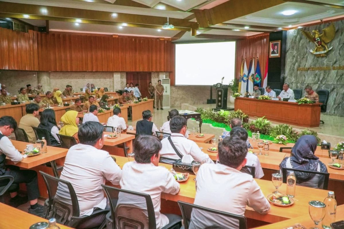Gedung Kantor Gubernur NTB di Mataram, lokasi penyerahan Laporan Hasil Pemeriksaan (LHP) BPK RI Perwakilan NTB Semester II Tahun 2025 Tahap II yang mengungkap temuan 88 izin tambang, pelanggaran lahan pangan, dan aktivitas tambang ilegal di Nusa Tenggara Barat.