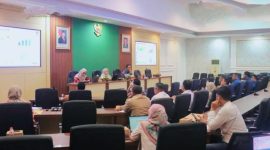Suasana Focus Group Discussion (FGD) Bappeda Provinsi NTB bersama LPEM Universitas Indonesia yang membahas peran strategis transportasi laut dalam mendorong pertumbuhan ekonomi, penguatan konektivitas wilayah, dan keberlanjutan lingkungan di NTB, berlangsung di Ruang Rapat Geopark Bappeda NTB, Rabu (28/1/2026).