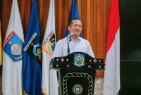 Gubernur Nusa Tenggara Barat, Lalu Muhamad Iqbal, saat memberikan arahan terkait tindak lanjut Laporan Hasil Pemeriksaan (LHP) BPK RI dan dorongan pelaksanaan Program Optimasi Lahan seluas 14.000 hektare untuk memperkuat ketahanan pangan NTB, di Aula Sangkareang, Kantor Gubernur NTB, Mataram.