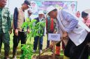 Bupati Sumbawa Ir. H. Syarafuddin Jarot, M.P., memimpin langsung aksi penanaman ribuan pohon di Desa Mata, Kecamatan Tarano, perbatasan Sumbawa–Dompu, sebagai bagian dari gerakan rehabilitasi hutan dan pembentukan Satgas Penyelamatan Hutan.
