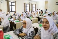 Pengurus Cabang dan Ranting IBI Lombok Barat mengikuti kegiatan pembekalan percepatan penurunan stunting sebagai bagian dari program Ibu Asuh Balita Berisiko Stunting.
