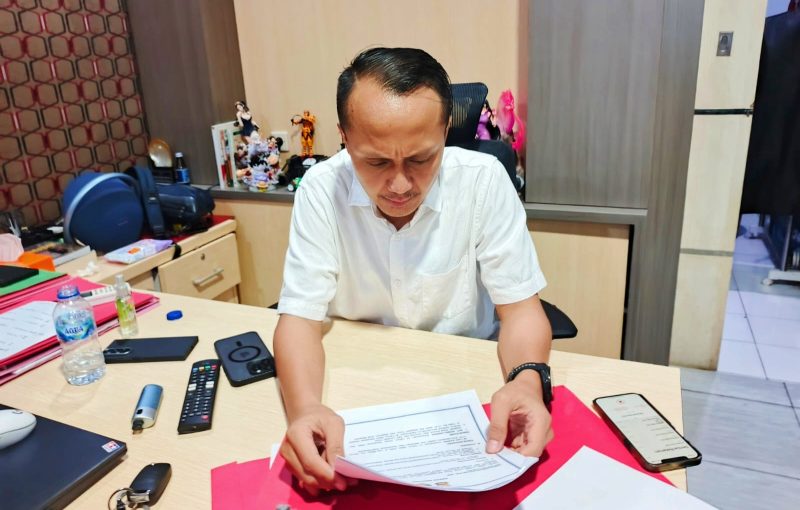 Kasubdit III Ditreskrimum Polda NTB AKBP Catur Erwin Setiawan memberikan keterangan kepada awak media terkait pengungkapan kasus pencurian ATM di Mataram.