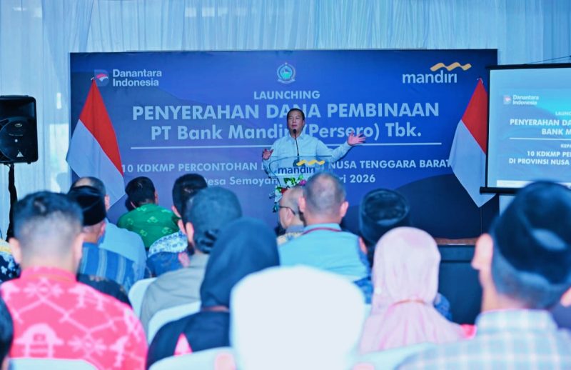 Gubernur NTB Lalu Muhamad Iqbal saat meluncurkan pembinaan 50 Koperasi Desa/Kelurahan Merah Putih (KDKMP) bersama Bank Mandiri di Desa Semoyang, Lombok Tengah, Kamis (5/2).