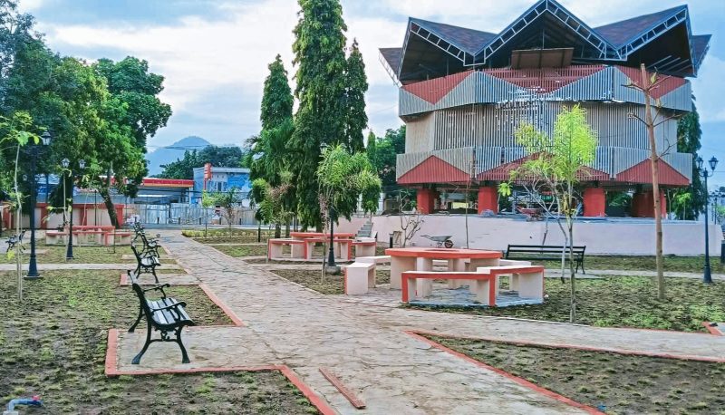 Tampak area proyek RTH Karijawa Dompu Tahap II Tahun 2025 dengan nilai anggaran Rp2.358.000.000 yang tengah menjadi perhatian terkait dugaan mark up dan persekongkolan.