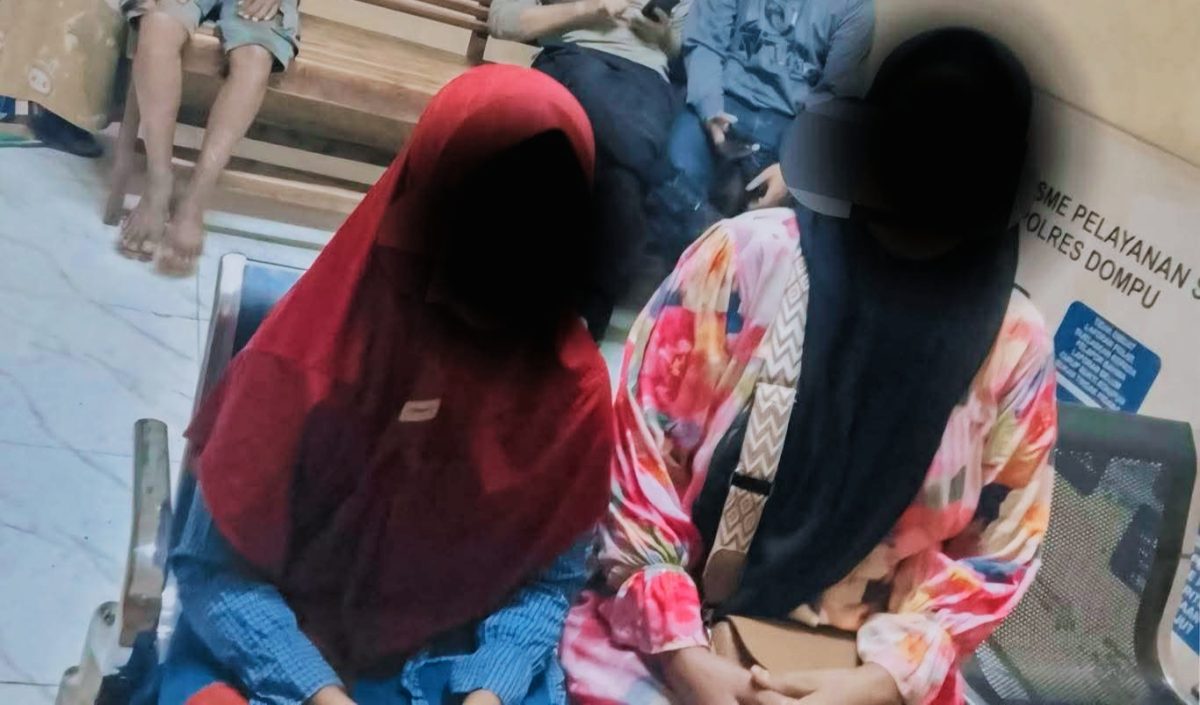 Petugas SPKT Polres Dompu saat menerima laporan dugaan pencabulan anak di bawah umur di Kecamatan Pajo, Kabupaten Dompu, Senin (9/2/2026).