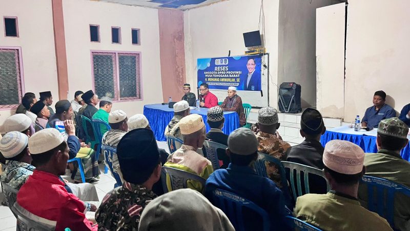 Anggota Komisi III DPRD NTB, Muhammad Aminurlah (Aji Maman), saat berdialog dengan warga dalam agenda reses di Kecamatan Donggo Timur, Kabupaten Bima, Selasa (10/2/2026).